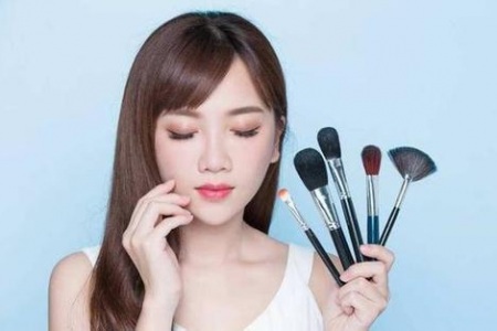 化妝學(xué)校老師總結(jié)化妝必備常識