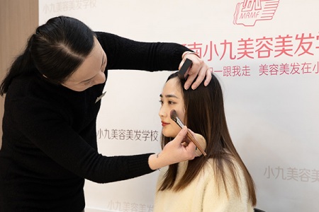 想學化妝有顧慮?聽聽職業化妝師的自述
