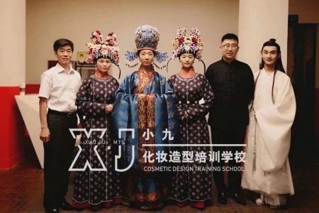如何找到一所滿意的化妝學校？