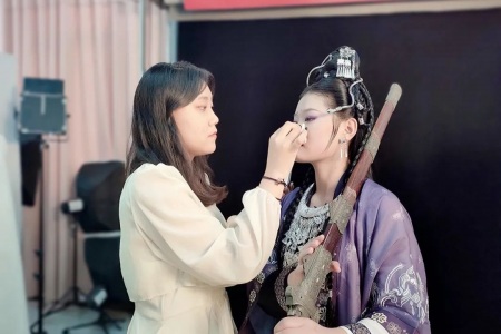 想學習化妝，該如何選擇化妝培訓學校？