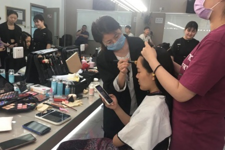 鄭州化妝學(xué)校告訴你真的會化妝嗎