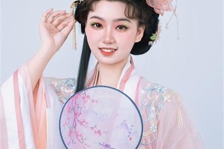 如何成為一名專業(yè)化妝師