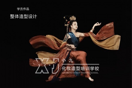 高級化妝師課程要學(xué)多久？