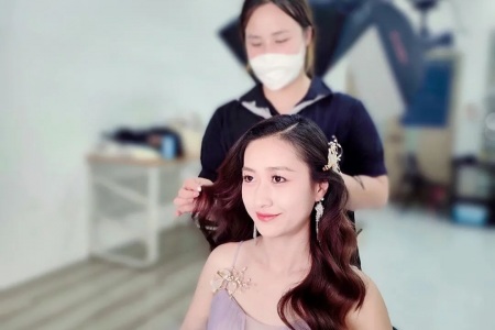 女孩子學化妝行業怎么樣